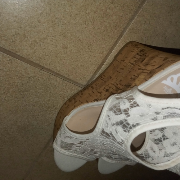 Heels - Picture 3 of 4